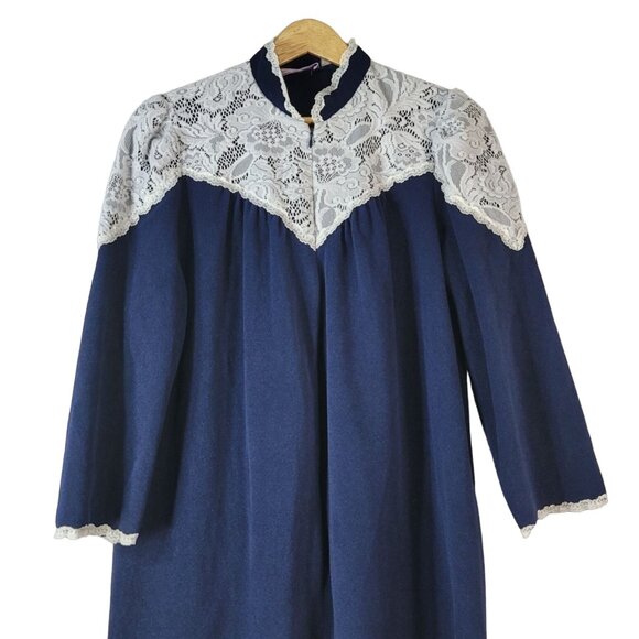 Beth Michaels Velour Robe Blue Medium Lace Long Sleeve Zip Pockets Granny VTG - Picture 2 of 11